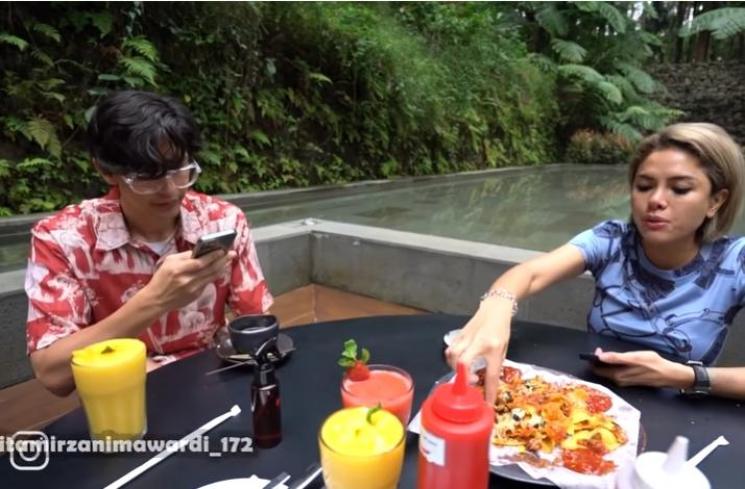 Kebersamaan Nikita Mirzani dan Dimas Beck (Youtube.com)