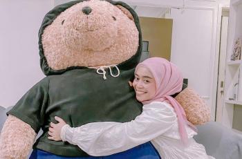 Ngado Lesti Kejora Boneka Beruang, Rizky Billar Terharu: Tak Ternilai!