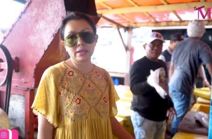 Mayangsari liburan ke Pulau Bira. (Youtube/MayangsariOfficial)
