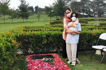 5 Diva Indonesia Jadi Single Parent, Wanita Tangguh Nih