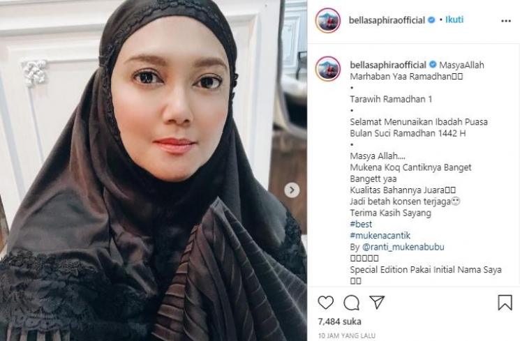 Bella Saphira salat tarawih (Instagram.com)