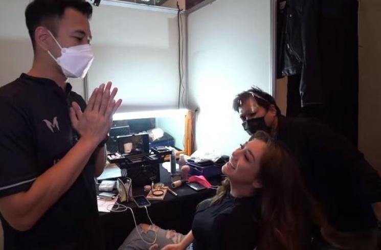 Respon Celine Evangelista disebut sibuk syuting buat cari suami baru. (Youtube)