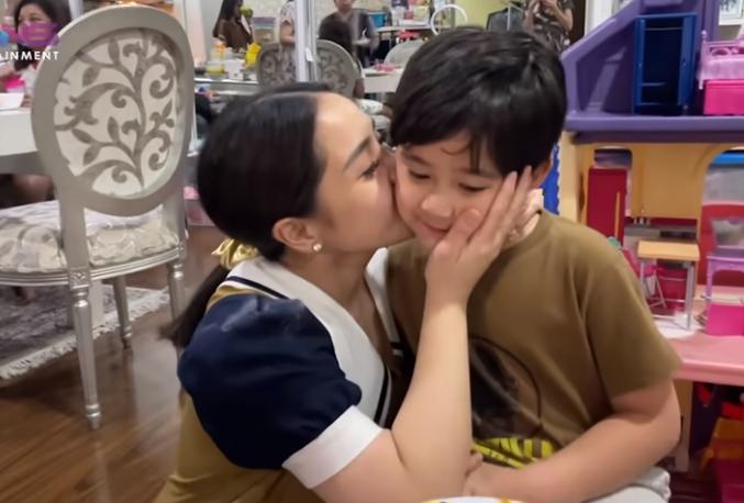 Nagita Slavina dan Rafathar (Youtube.com)