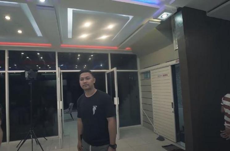 Kantor baru Denny Caknan. (Youtube/HappyAsmaraOfficial)