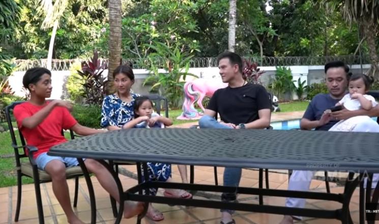 Keluarga The Onsu ngobrol bareng Bertrand Antolin (Youtube.com)