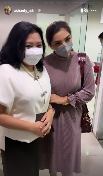 Ashanty foto bersama penggemar. (Instagram/@ashanty_ash)