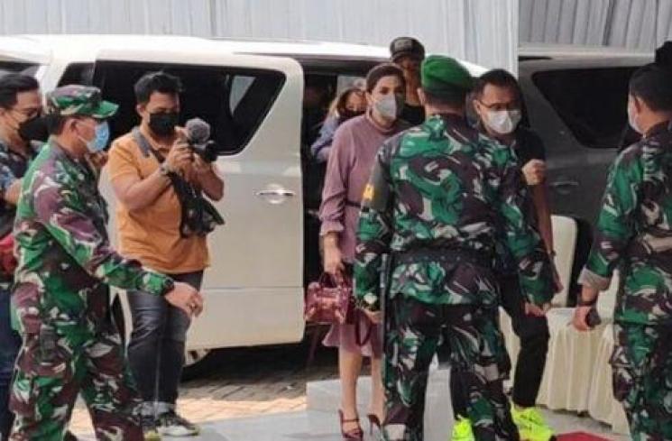 Anang Hermansyah bersama istrinya, Ashanty ikut divaksin Nusantara di RSPAD Gatot Subroto, Jakarta. (Suara.com/Bagaskara).