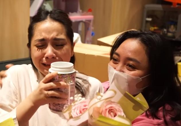 Nagita Slavina diberi kejutan karyawan RANS (Youtube.com/RansEntertainment)