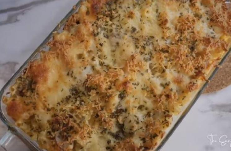 Resep makaroni panggang ala Shireen Sungkar. (Youtube/TheSungkarsFamily)