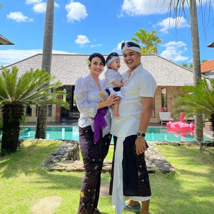 Vanessa Angel dan Bibi Ardiansyah bersama Gala (Instagram/@vanessaangelofficial)