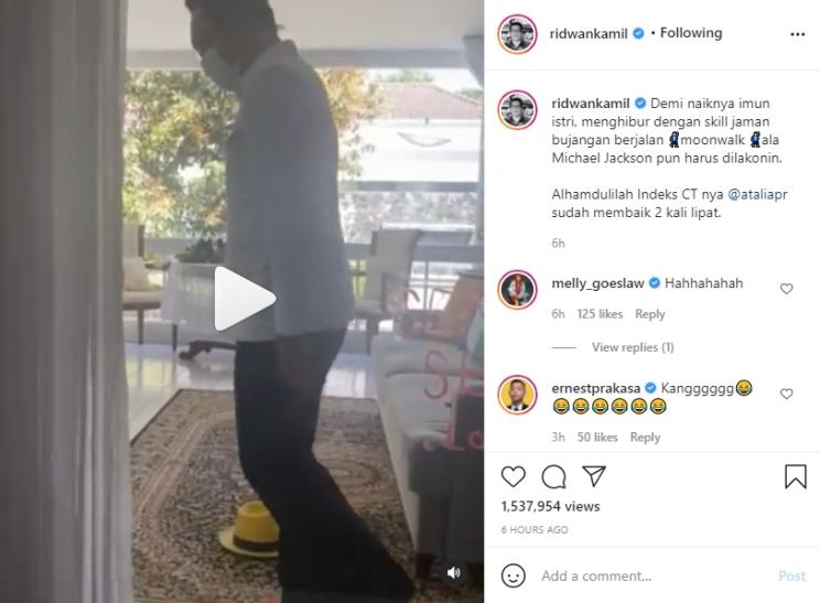 Ridwan Kamil moonwalk ala Michael Jackson. (Instagram/Ridwan Kamil)