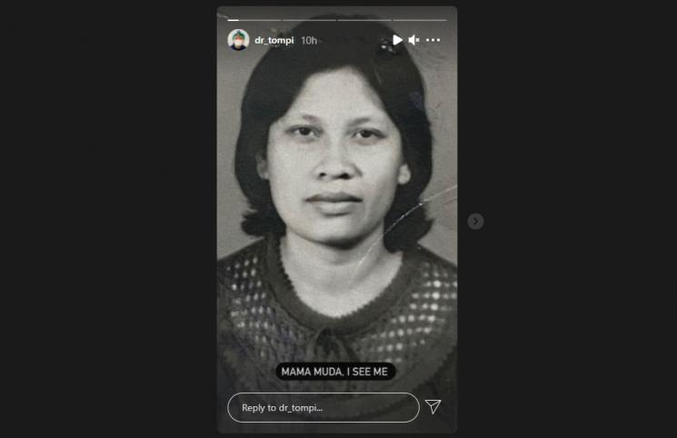 Tompi bernostalgia dengan masa muda ibu dan ayahnya. (Instagram/dr_tompi)