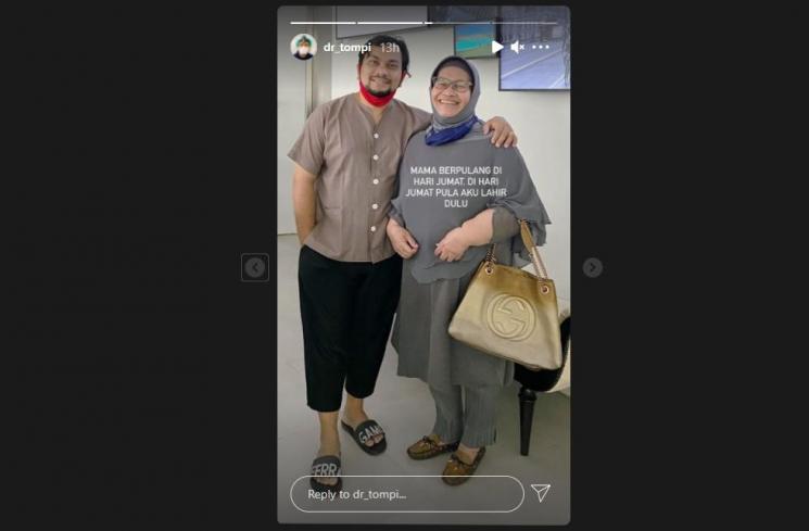 Tompi bernostalgia dengan masa muda ibu dan ayahnya. (Instagram/dr_tompi)