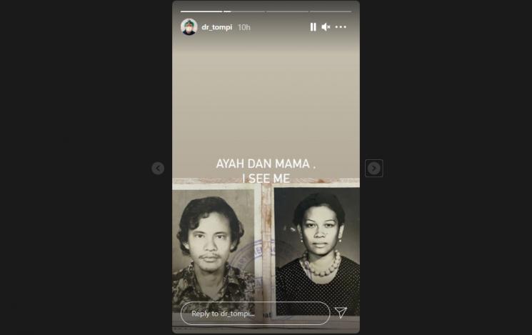 Tompi bernostalgia dengan masa muda ibu dan ayahnya. (Instagram/dr_tompi)