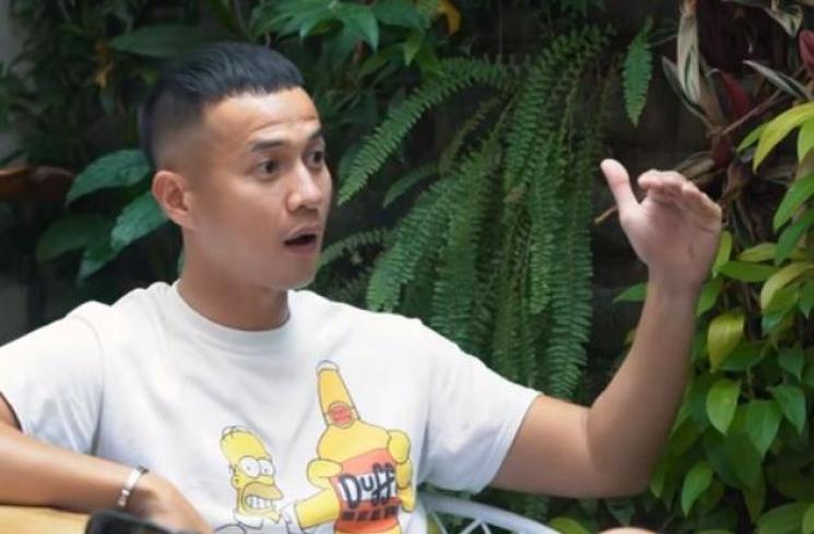 Denny Sumargo dan Herjunot Ali. (Youtube/CURHAT BANG Denny Sumargo)
