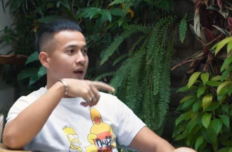 Denny Sumargo dan Herjunot Ali. (Youtube/CURHAT BANG Denny Sumargo)