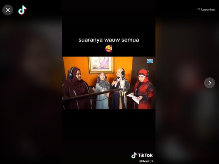 Elvy Sukaesih bersama anak dan cucunya menyanyikan lagu Ramadhan. (TikTok/itoez07)
