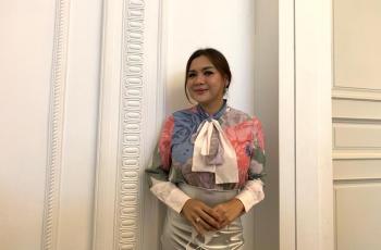 Vicky Shu Pamer Foto Zaman SD, Penampilan Full Makeup Dipuji Mirip Boneka