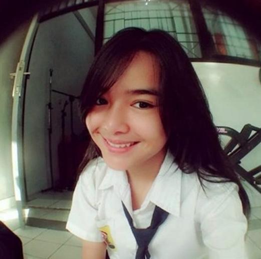 Amanda Manopo saat masih sekolah. (Ask.fm/amandamanopo01)