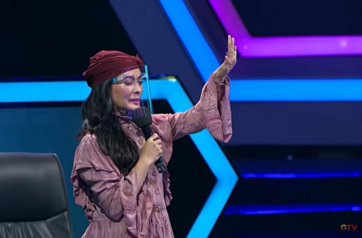 Iis Dahlia stop kontestan yang lagi nyanyi di tv nasional. (YouTube/officialgtvid)