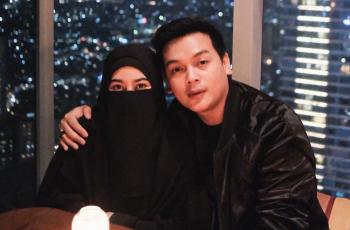 Penuh Haru, Natta Reza Kumandangkan Azan di Telinga Anak