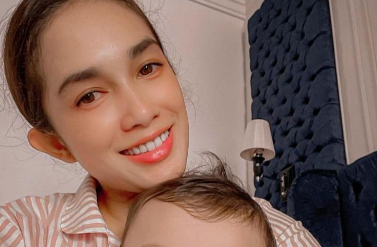 Ussy Sulistiawaty dan Saka (Instagram/@ussypratama)