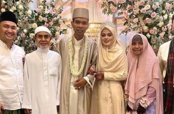 UAS Adakan Resepsi Hari Ini, Penampilan Anggun Istri Tuai Sanjungan