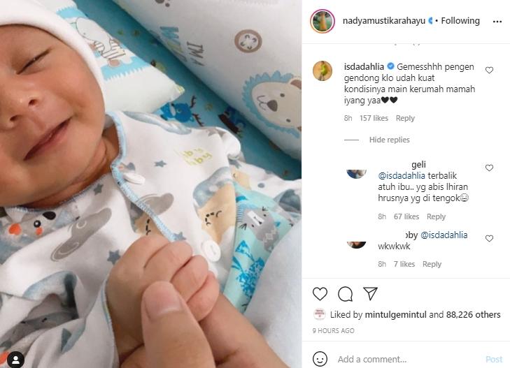 Komentar Iis Dahlia di postingan Nadya Mustika (Instagram.com)