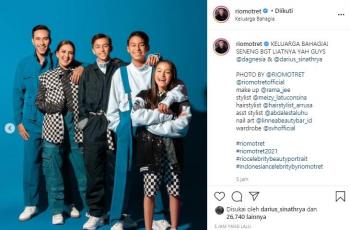 Keluarga Darius Sinathrya dan Donna Agnesia (Instagram.com)