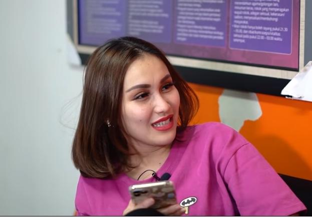 Ayu Ting Ting labrak Ivan Gunawan (Youtube.com)