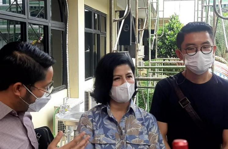 Desiree Tarigan bersama Tim Kuasa Hukum di Polres Jaksel. (MataMata.com/Yuliani)