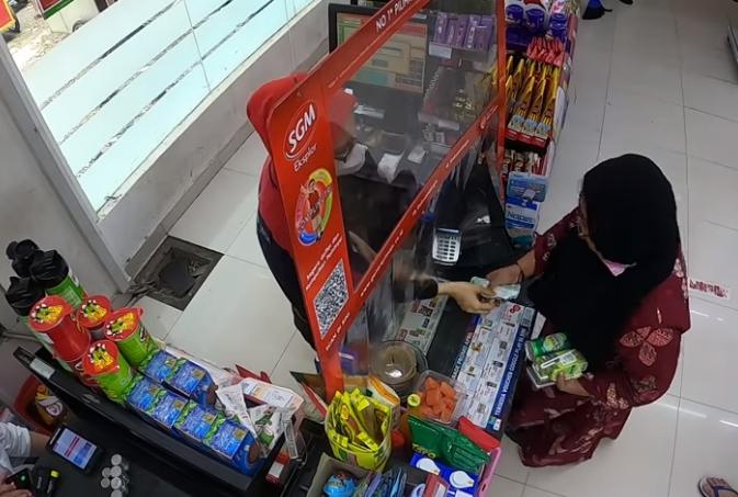 Baim Wong gratiskan belanjaan pengunjung minimarket (Youtube.com)