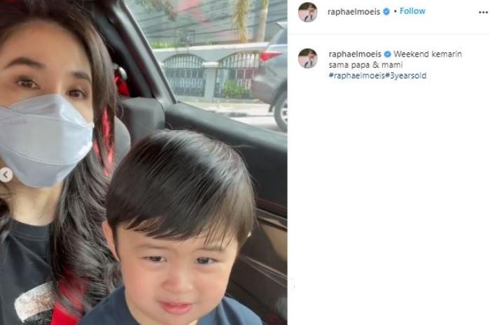 Kulit anak Sandra Dewi. (Instagram/@raphaelmoeis)