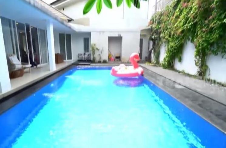 Rumah baru Vicky Prasetyo dan Kalina Ocktaranny. (Youtube/Trans7Official)