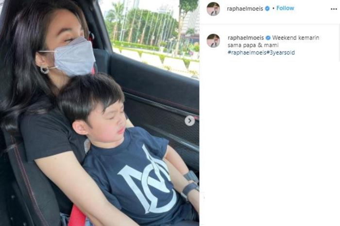 Kulit anak Sandra Dewi. (Instagram/@raphaelmoeis)