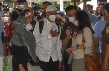 FOTO: Mark Sungkar Jadi Tahanan Kota