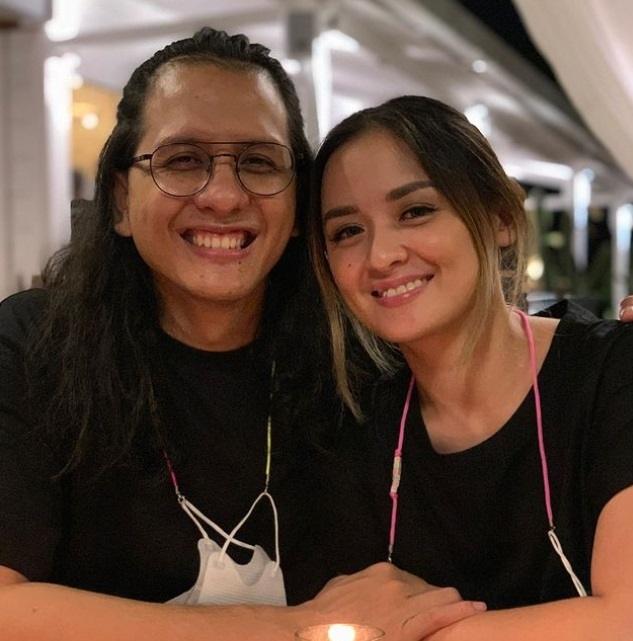Potret mesra Joanna Alexandra dan mendiang Raditya Oloan. [Instagram]