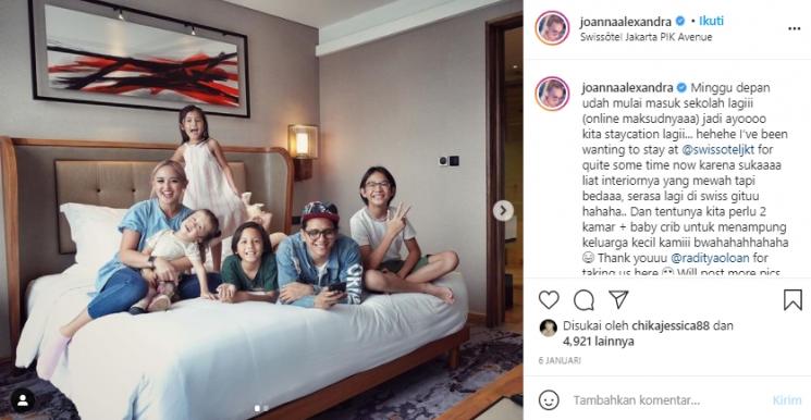 Keluarga Raditya Oloan dan Joanna Alexandra (Instagram.com)