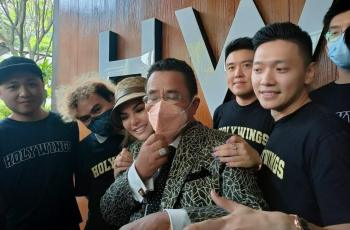 4 Bisnis Hotman Paris Nggak Kaleng-Kaleng, Terbaru Beli Saham Holywings