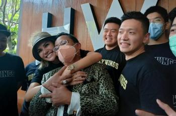 Nikita Mirzani Manja ke Hotman Paris, Awas Ada yang Cemburu!