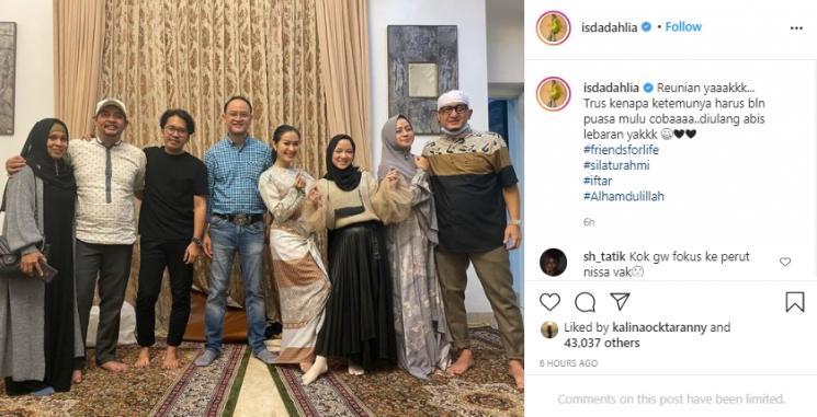 Iis Dahlia buber bareng Nissa Sabyan dan Ayus (Instagram.com)