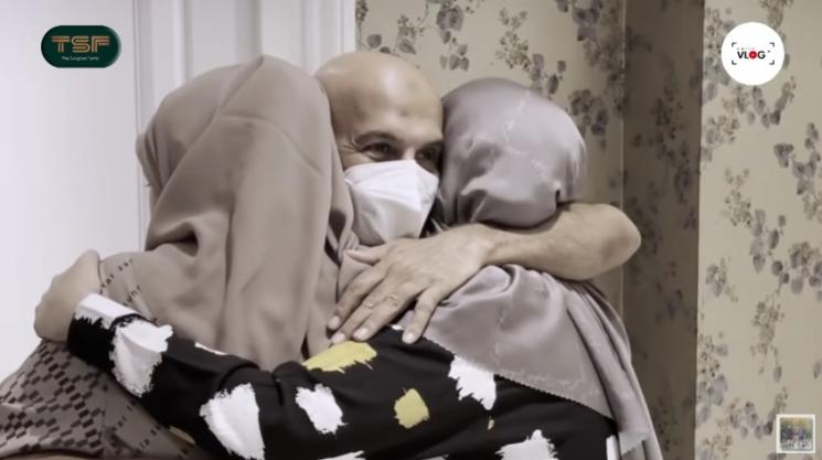 Mark Sungkar bersama Zaskia dan Shireen Sungkar. (YouTube)