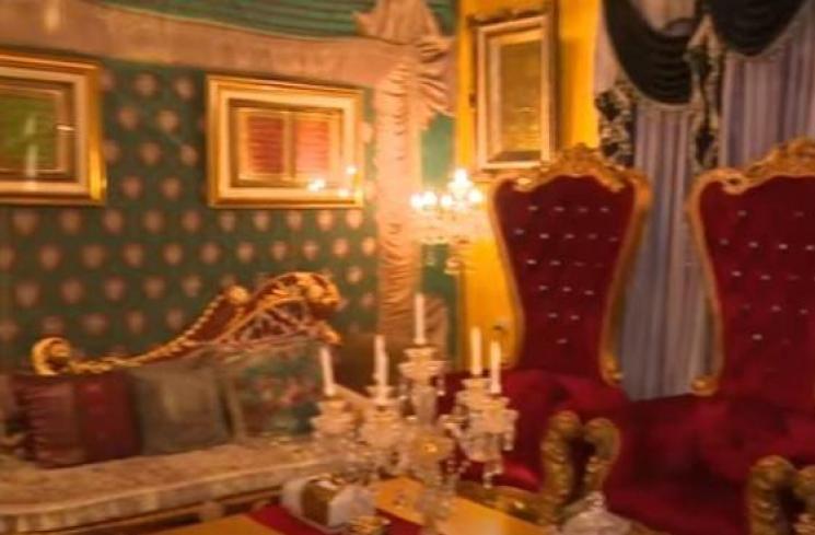 Rumah mewah Ustaz Riza Muhammad. (Youtube/TransTVOfficial)