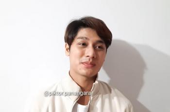Rizky Billar Pose Pamer Mobil Mahal, Captionnya Bikin Heboh