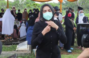 Nikita Mirzani Siap Bantu Apapun untuk Istri Sapri, Kasih Nomor Ponselnya