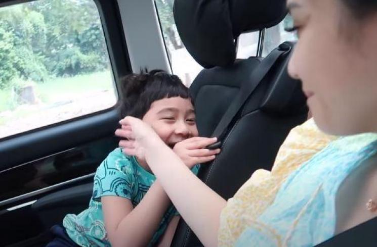 Rafathar Malik Ahmad minta adiknya lahir Agustus. (Youtube/RANSEntertainment)