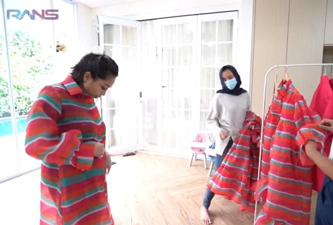 Baju lebaran Nagita Slavina (Youtube.com)