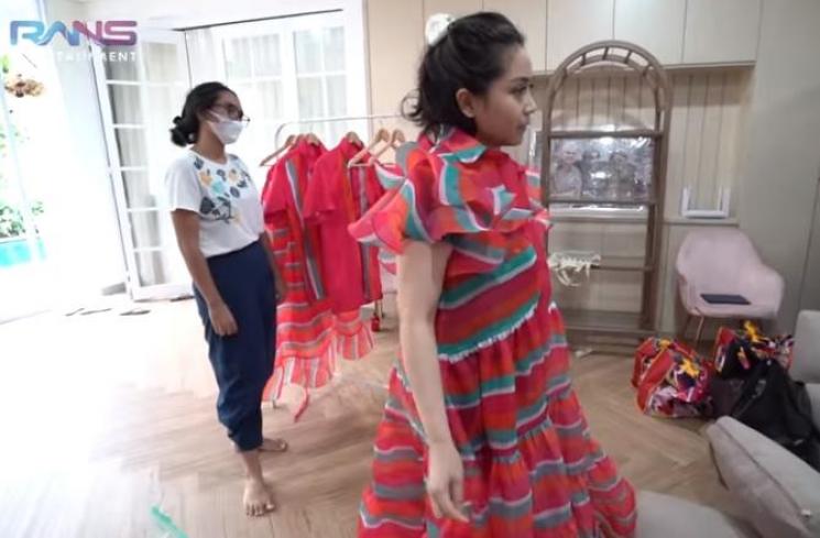 Baju lebaran Nagita Slavina (Youtube.com)