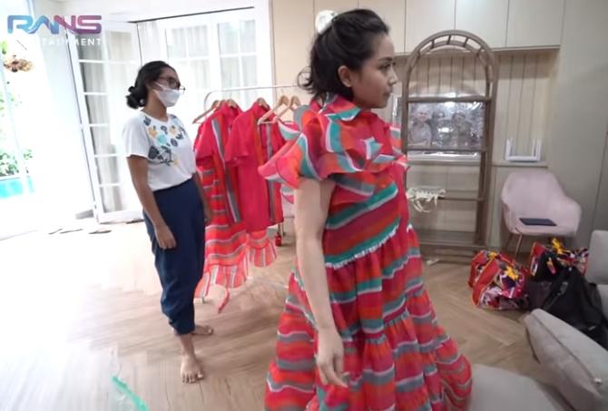 Baju lebaran Nagita Slavina (Youtube.com)