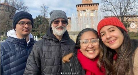 Dewi Irawan bersama suami dan dua anaknya. [Instagram]